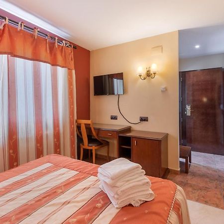 Hotel Puerta De Javalambre Ла-Пуэбла-де-Вальверде Экстерьер фото