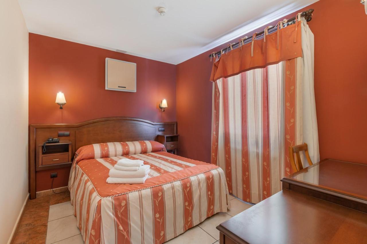 Hotel Puerta De Javalambre Ла-Пуэбла-де-Вальверде Экстерьер фото