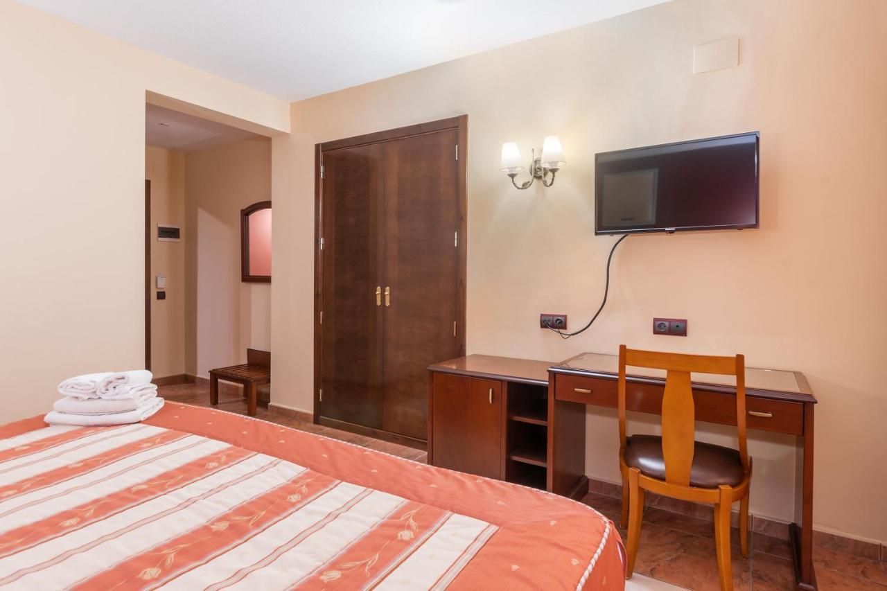 Hotel Puerta De Javalambre Ла-Пуэбла-де-Вальверде Экстерьер фото