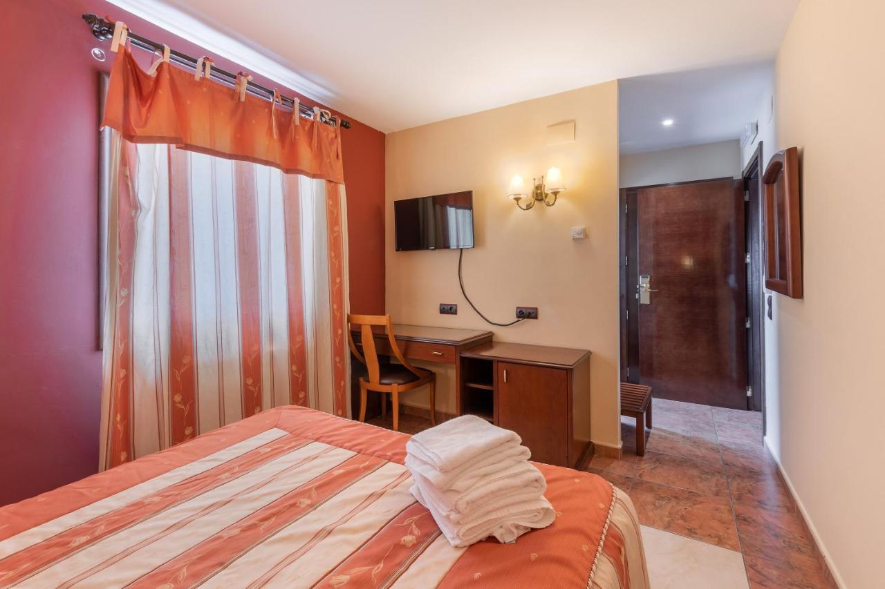 Hotel Puerta De Javalambre Ла-Пуэбла-де-Вальверде Экстерьер фото
