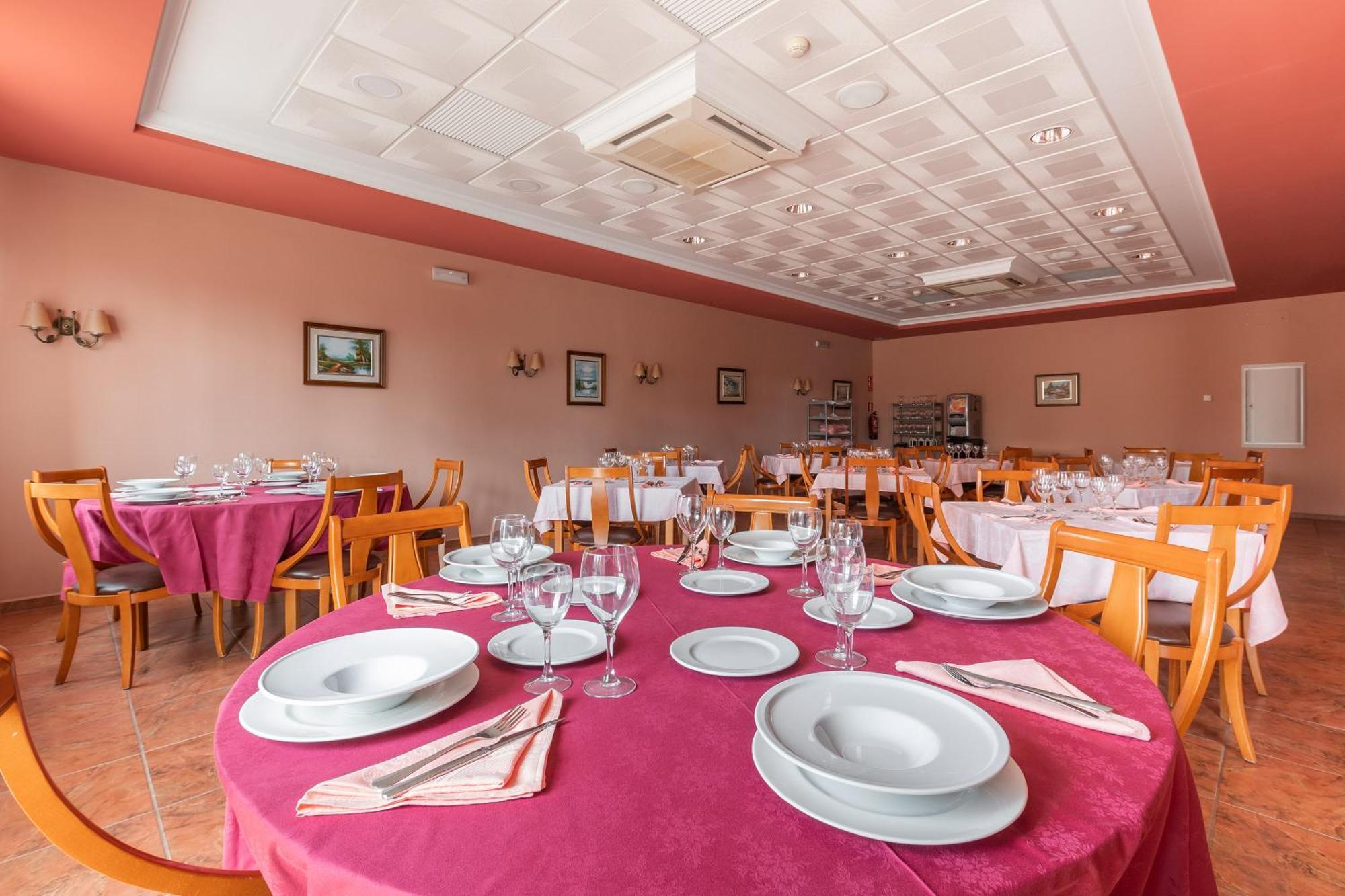 Hotel Puerta De Javalambre Ла-Пуэбла-де-Вальверде Экстерьер фото