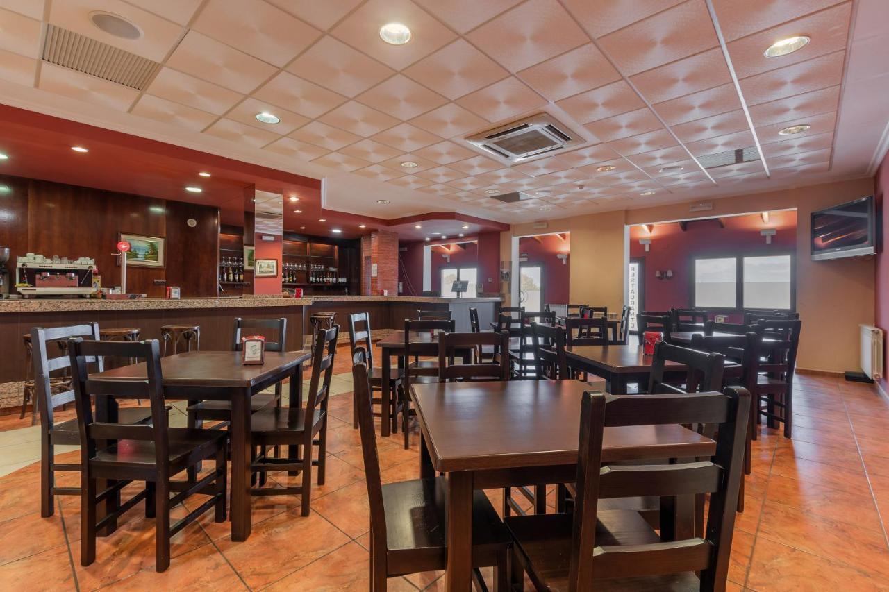 Hotel Puerta De Javalambre Ла-Пуэбла-де-Вальверде Экстерьер фото