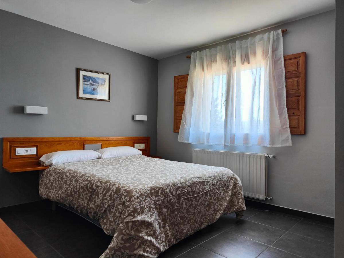 Hotel Puerta De Javalambre Ла-Пуэбла-де-Вальверде Экстерьер фото