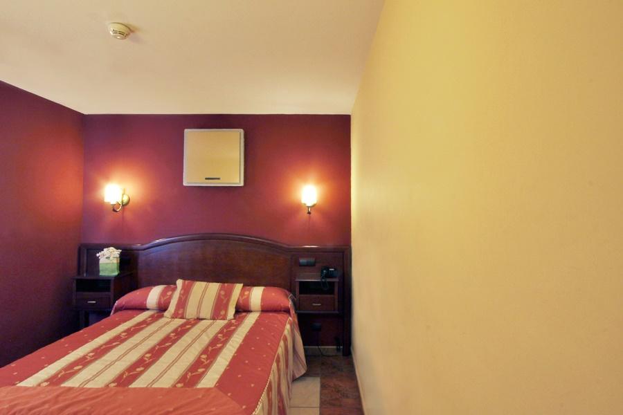 Hotel Puerta De Javalambre Ла-Пуэбла-де-Вальверде Экстерьер фото