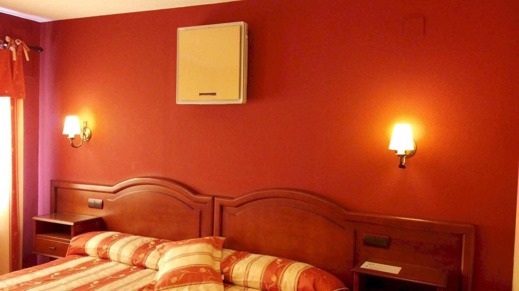 Hotel Puerta De Javalambre Ла-Пуэбла-де-Вальверде Экстерьер фото